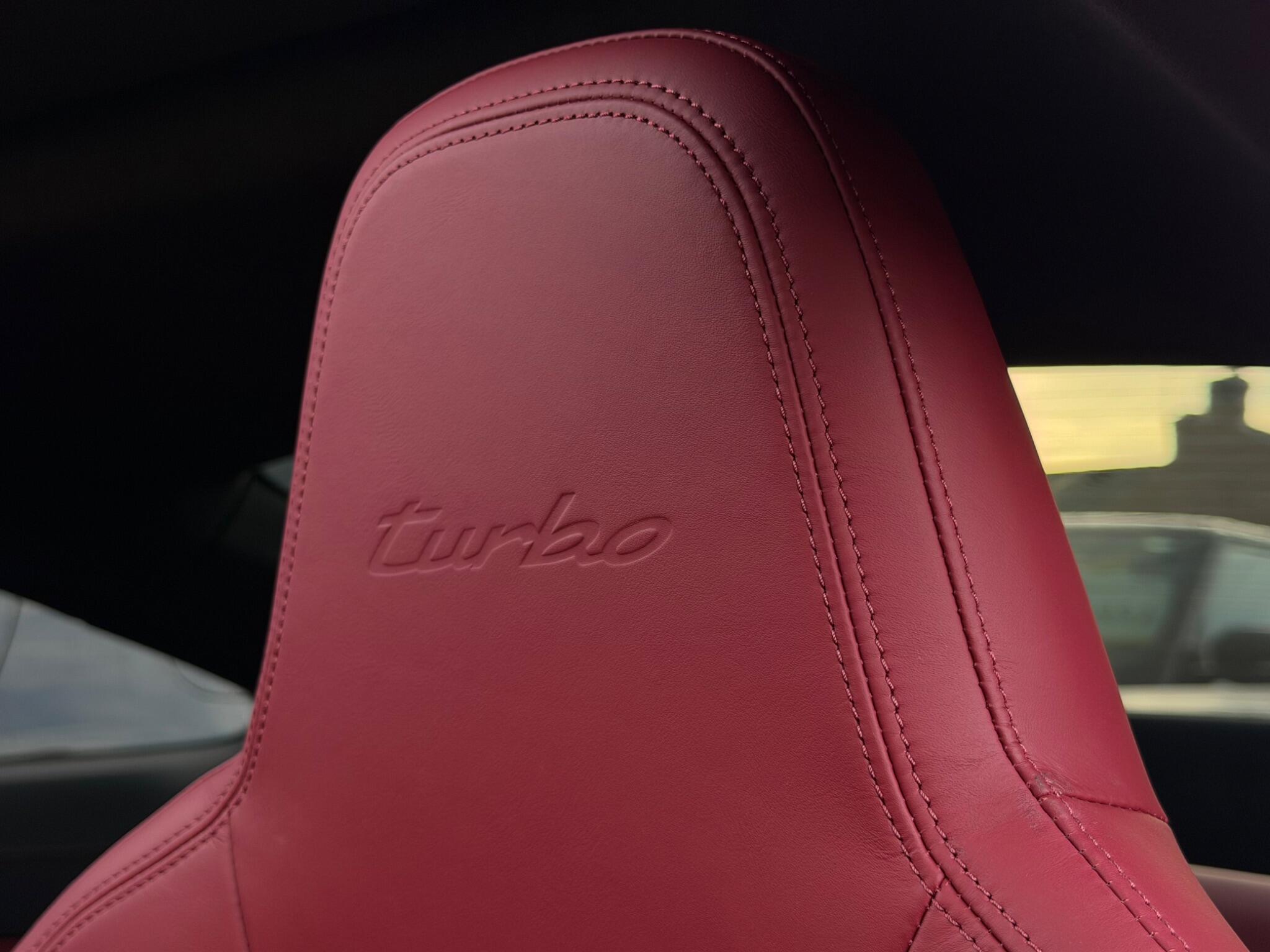 Porsche 911 view 32