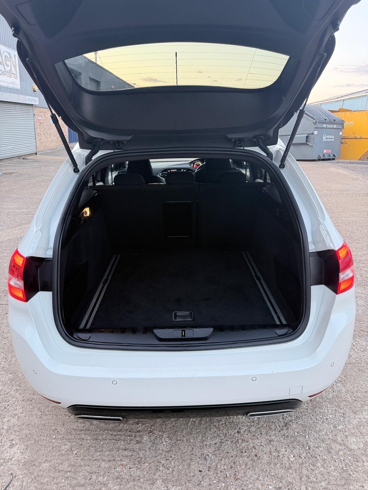 Peugeot 308 view 17