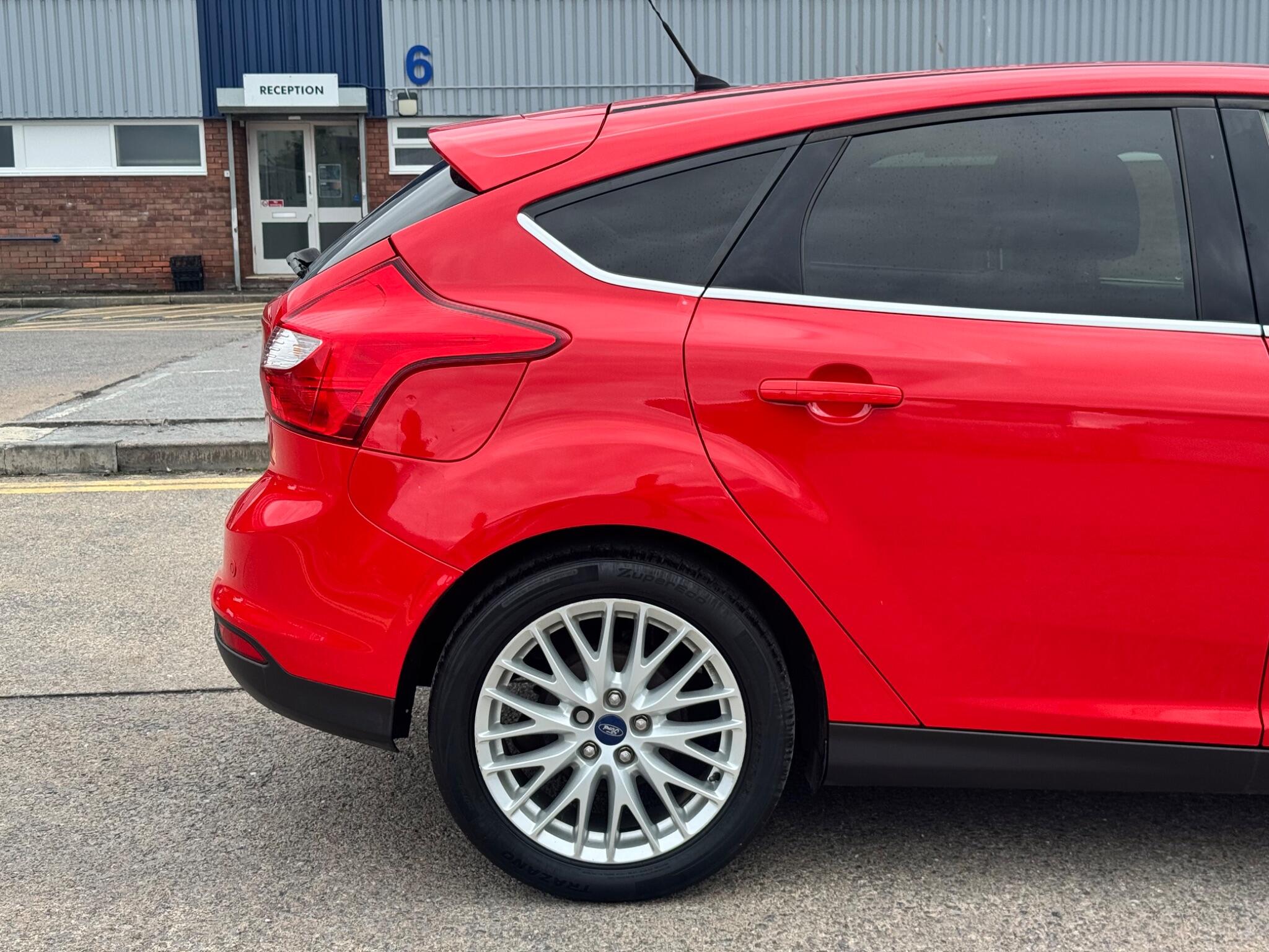 Ford Focus view 41