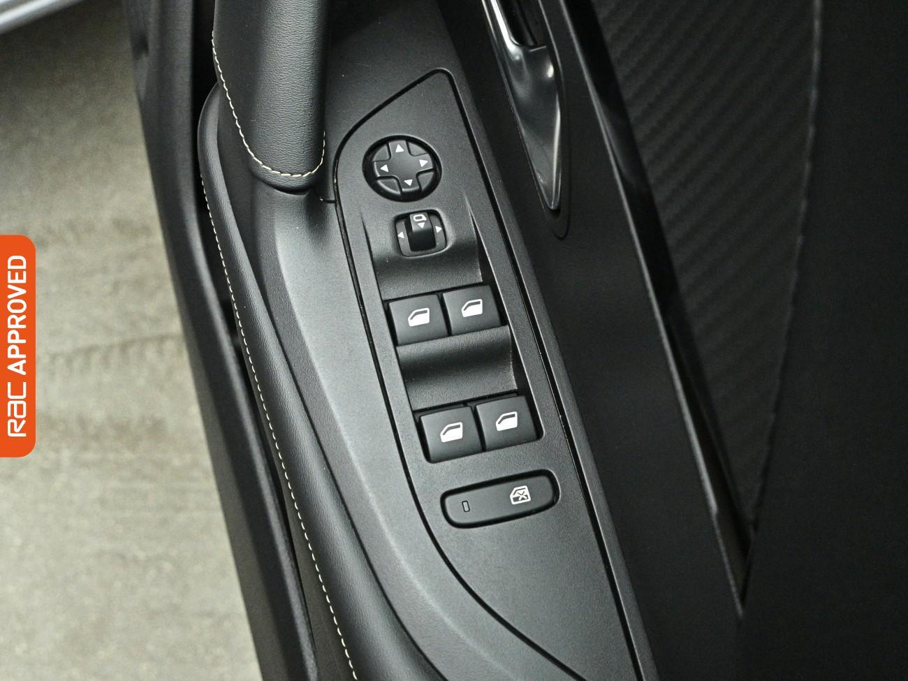 Peugeot e-2008 view 27