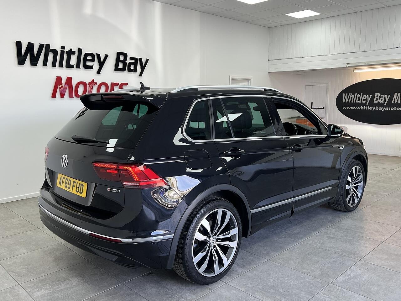 Volkswagen Tiguan view 3