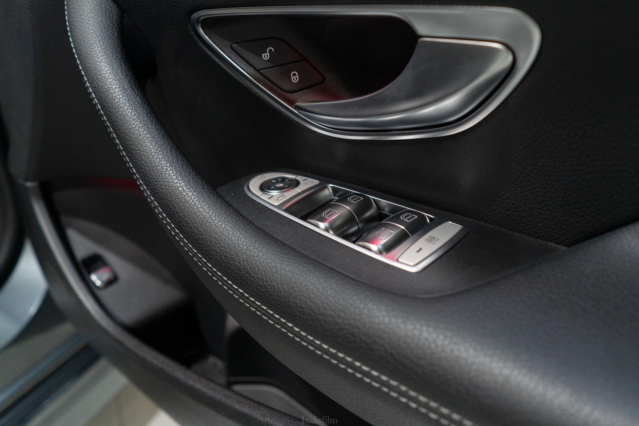 Mercedes-Benz E-Class view 37