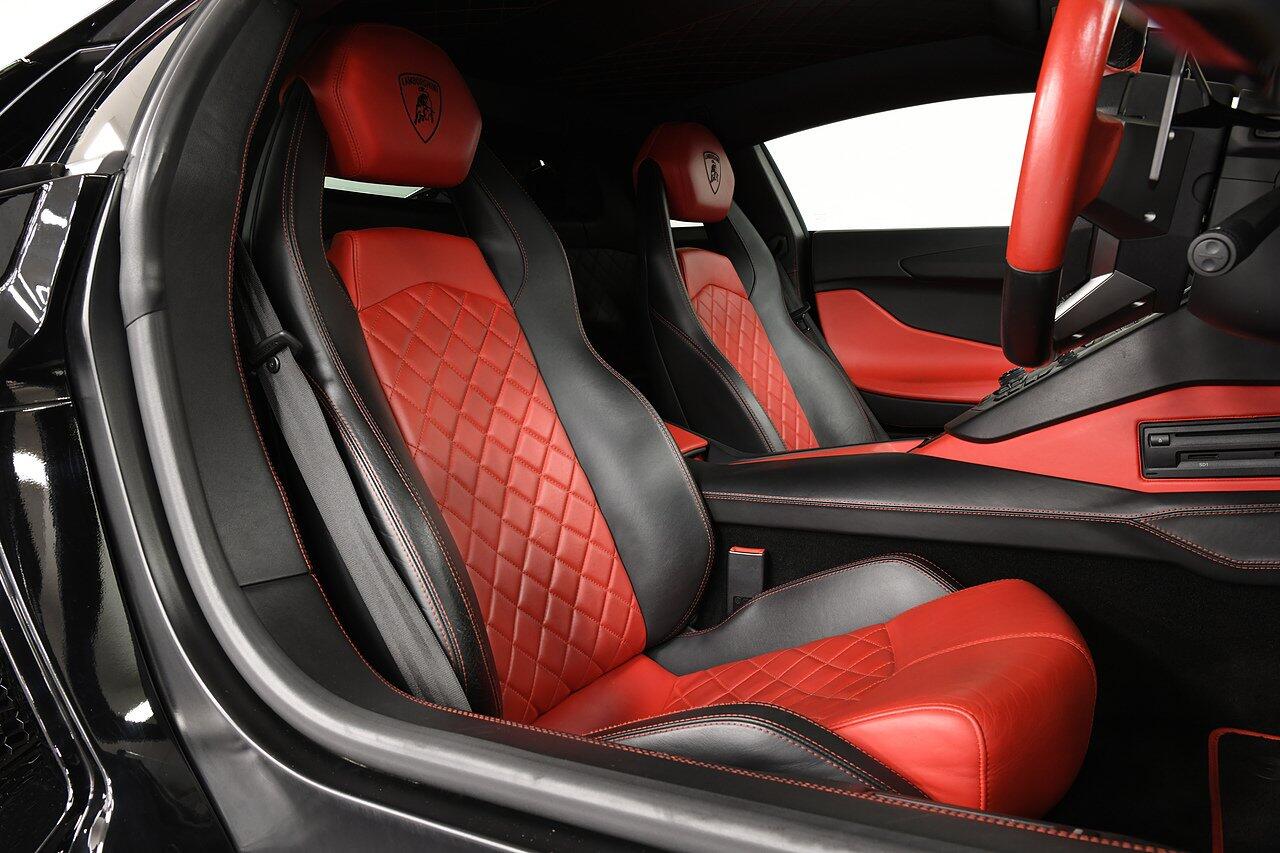 Lamborghini Aventador view 8