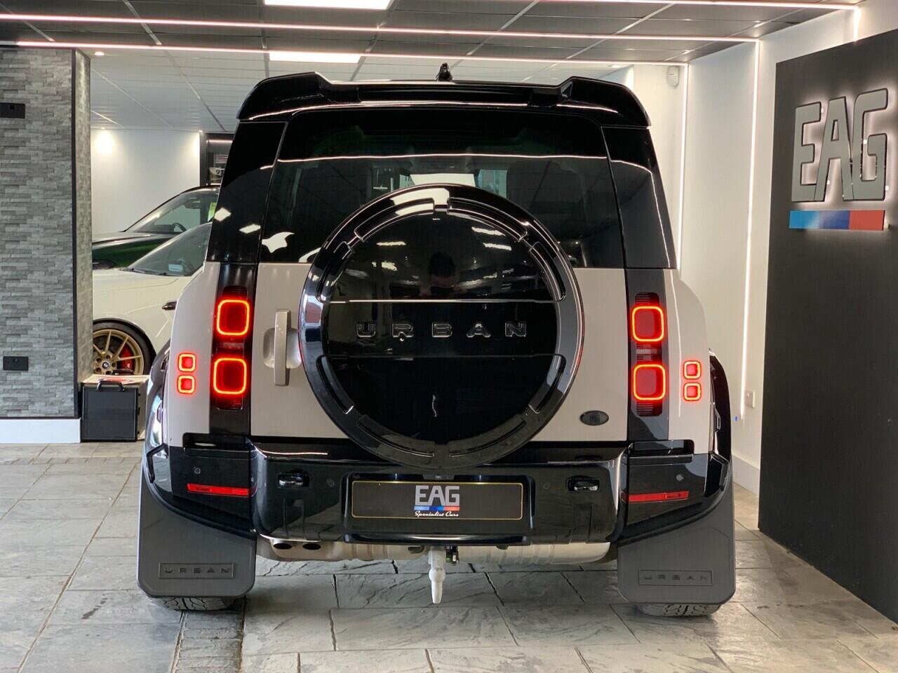 Land Rover Defender 110 view 5