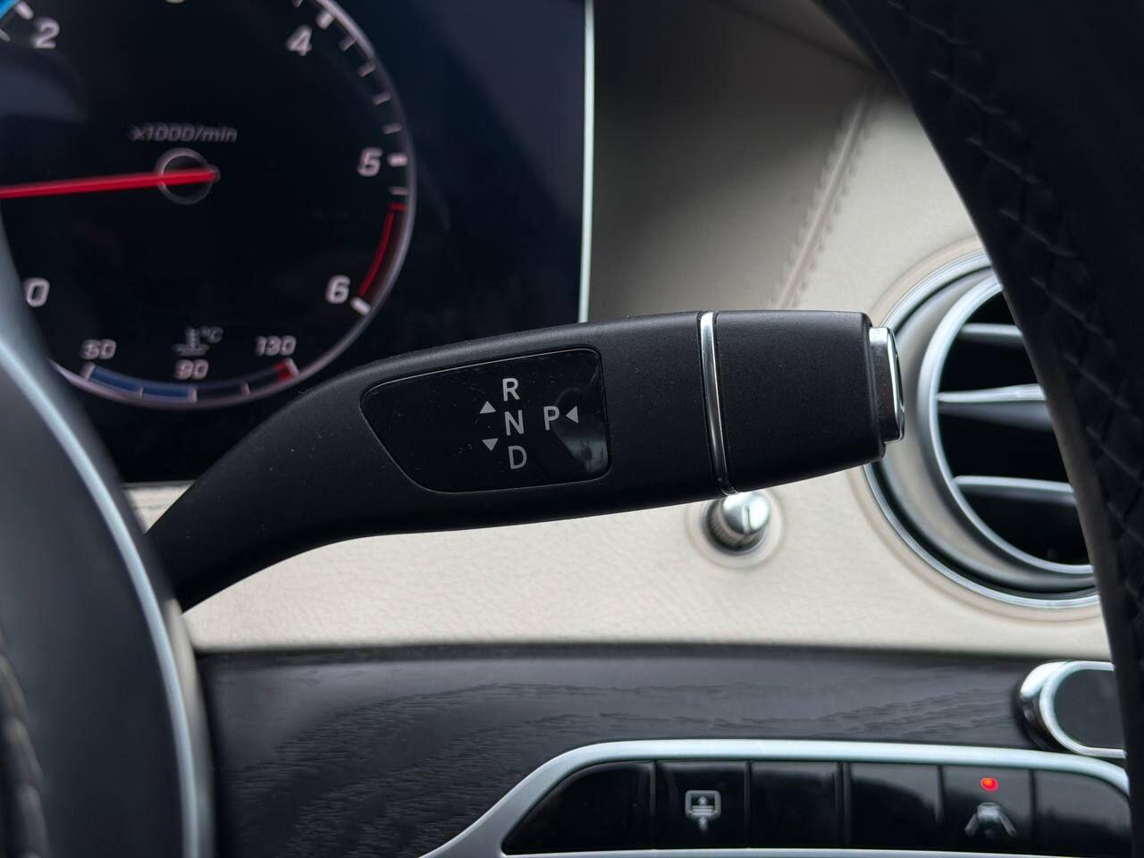 Mercedes-Benz S-Class view 38