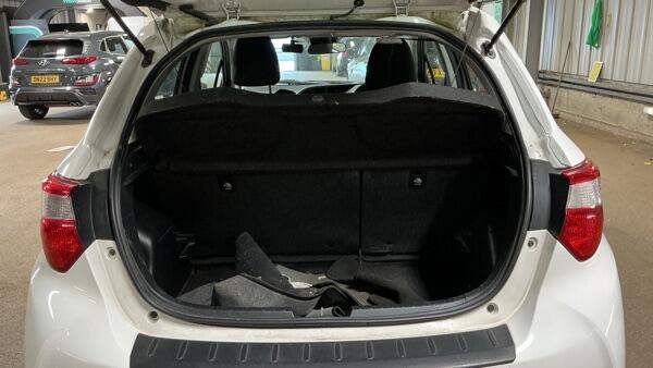 Toyota Yaris view 4