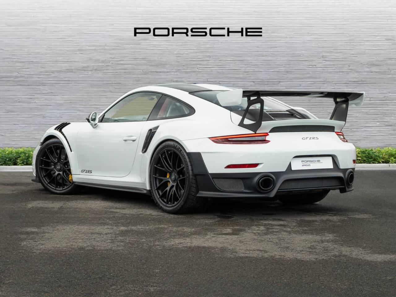 Porsche 911 view 3
