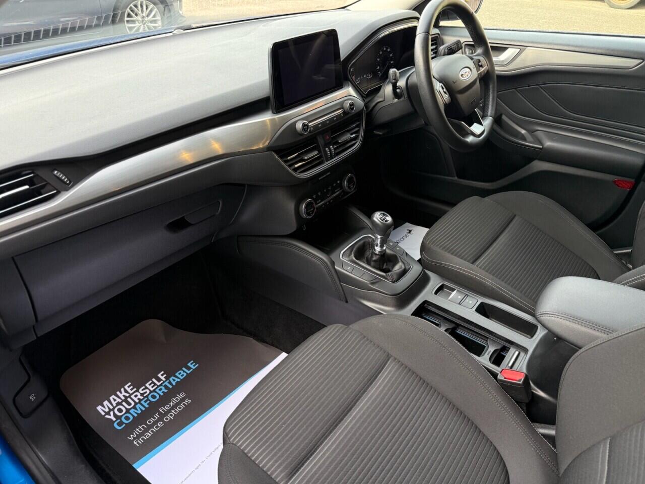 Ford Focus view 17