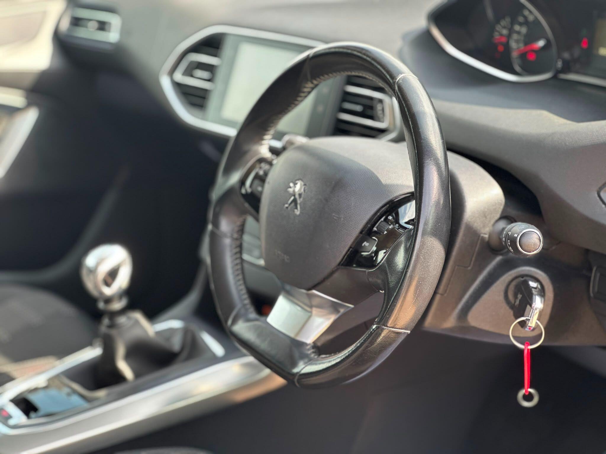 Peugeot 308 view 8
