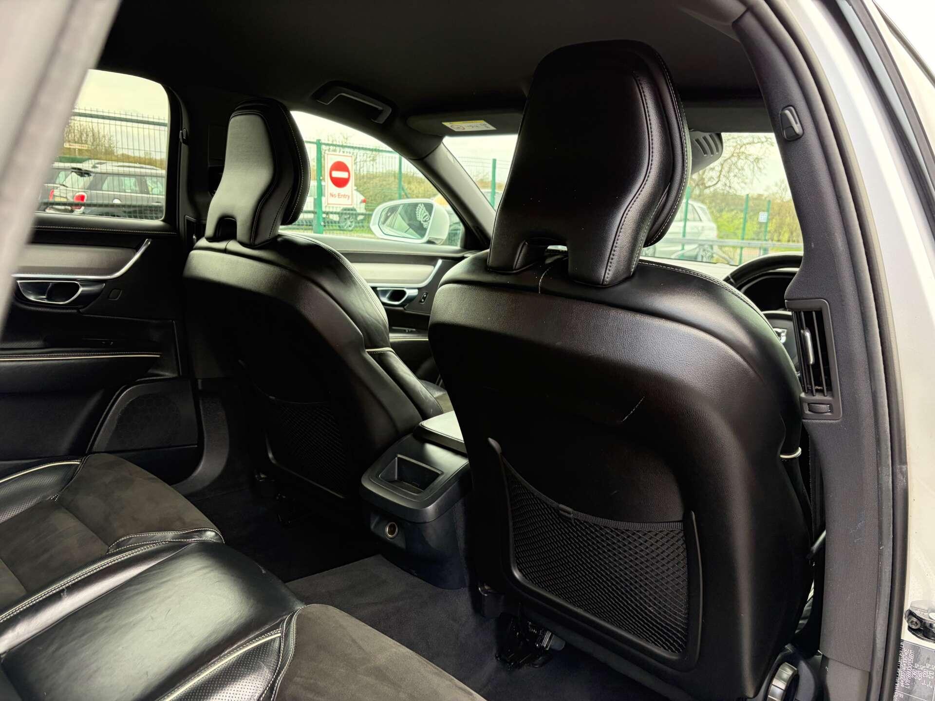 Volvo S90 view 31