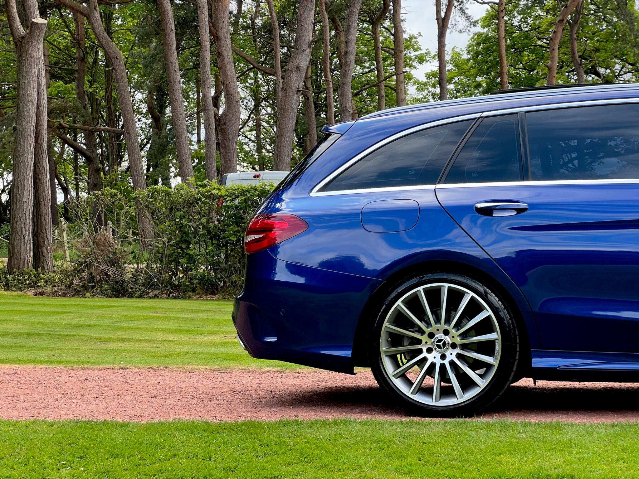 Mercedes-Benz C-Class view 9