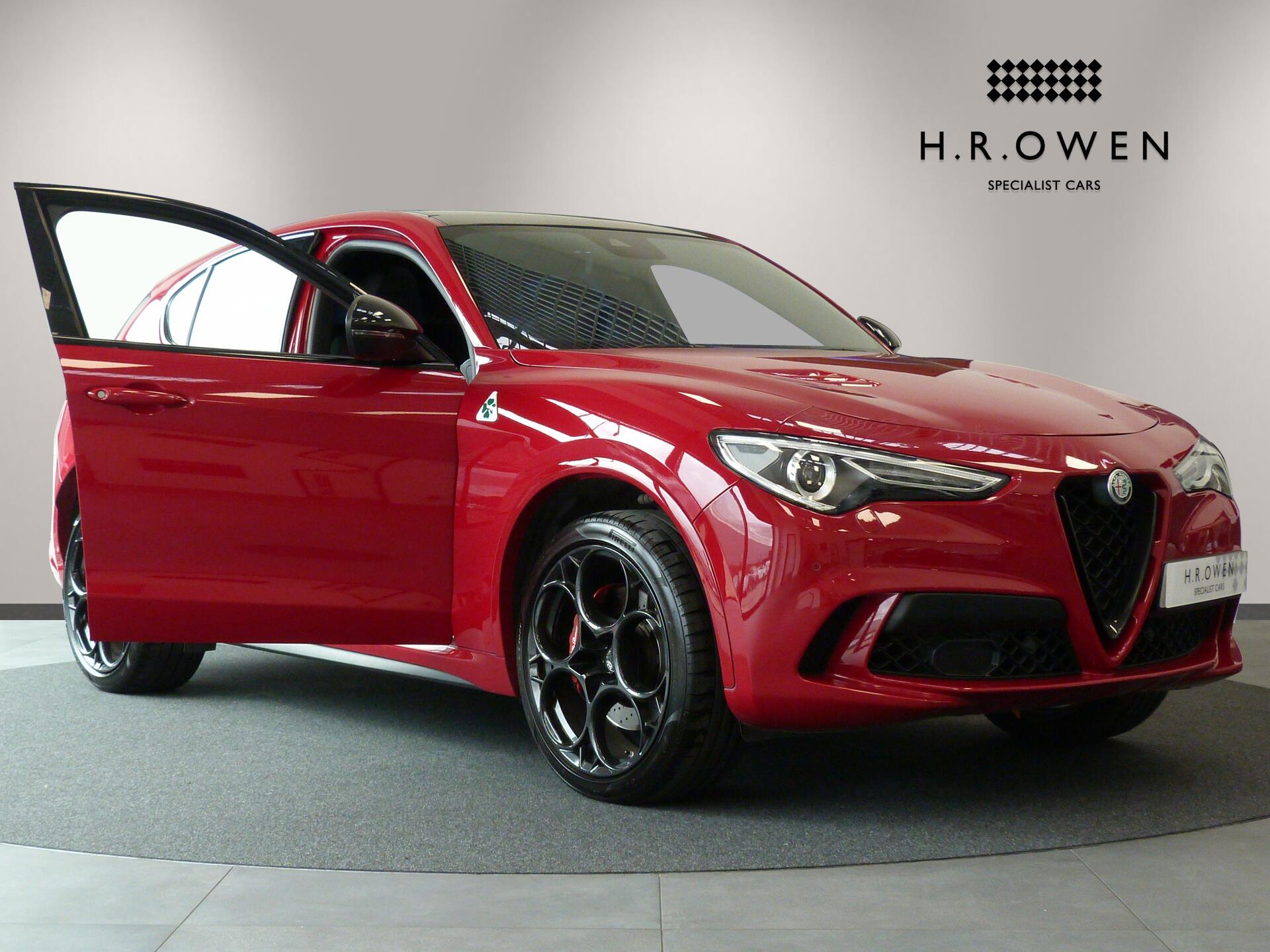Alfa Romeo Stelvio view 14