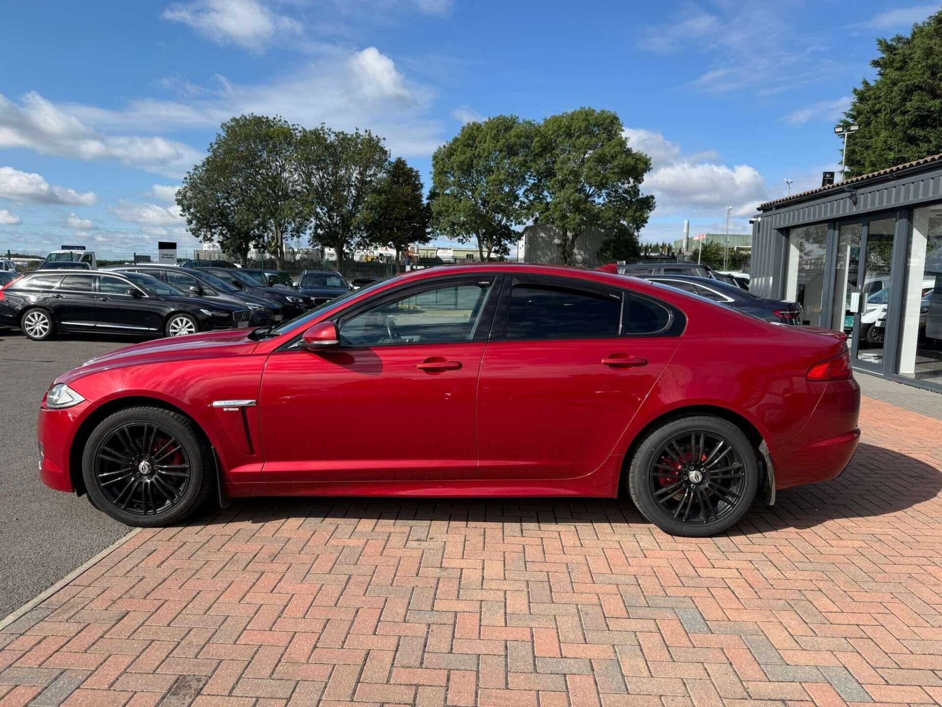 Jaguar XF view 16