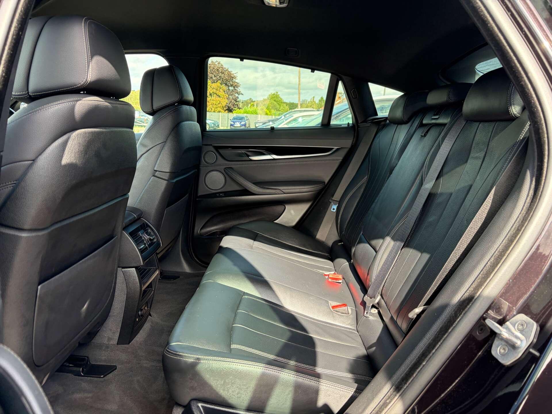 BMW X6 view 20