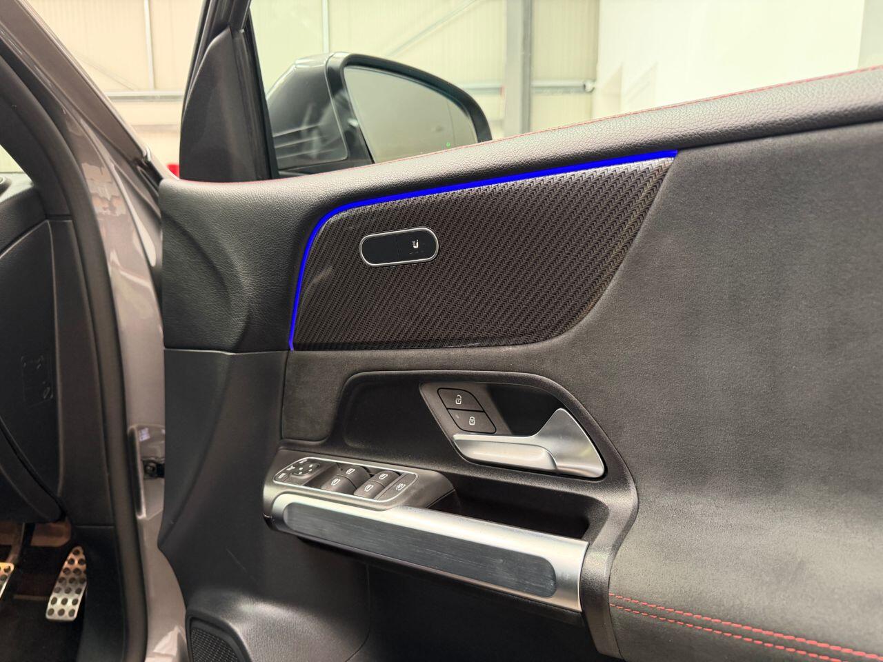 Mercedes-Benz GLB view 30