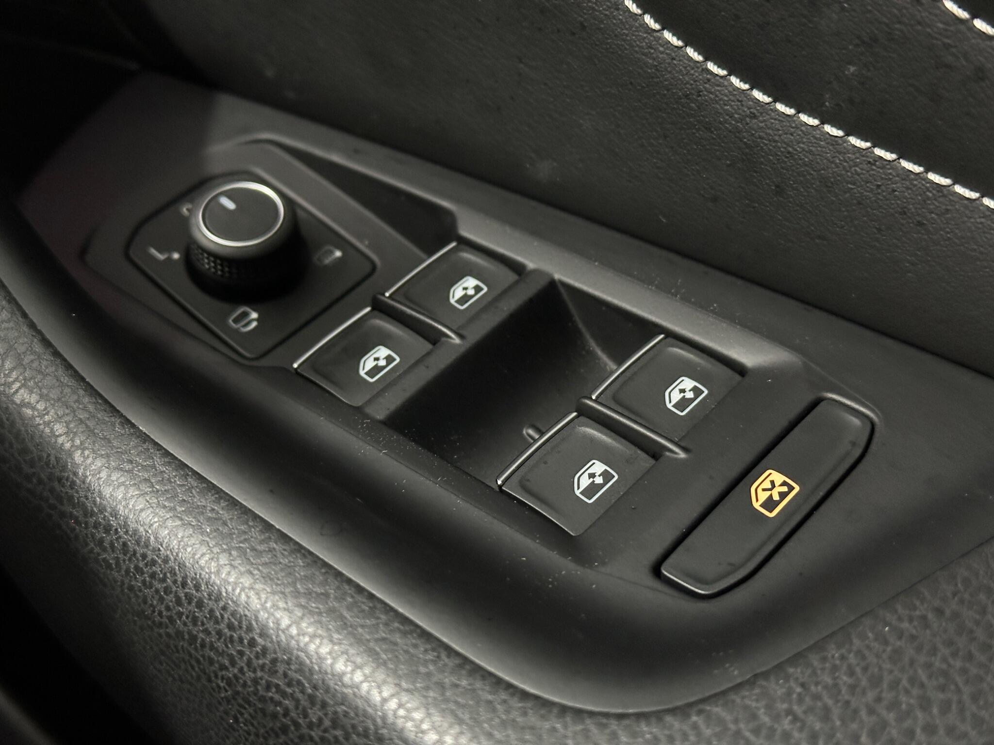 Volkswagen Passat view 19