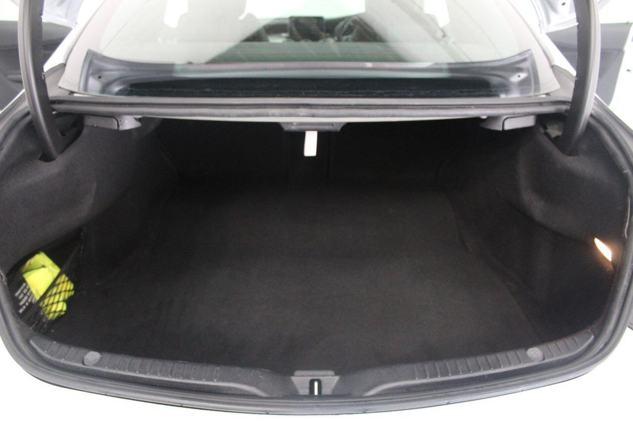 Mercedes-Benz C-Class view 23