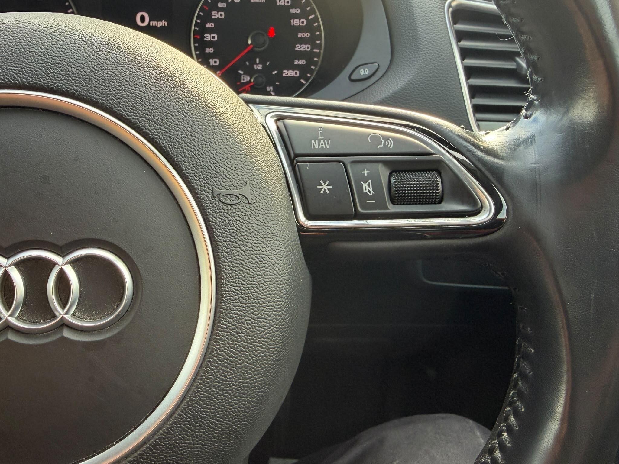 Audi Q3 view 12