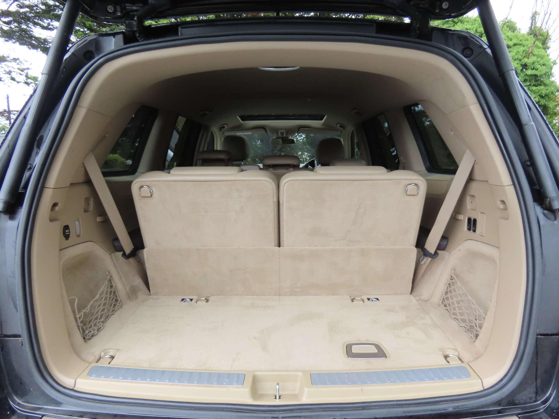 Mercedes-Benz GL view 16