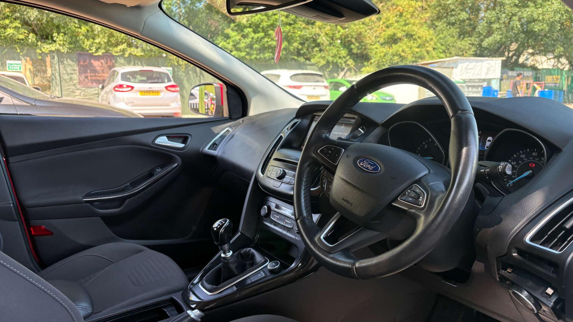 Ford Focus view 7
