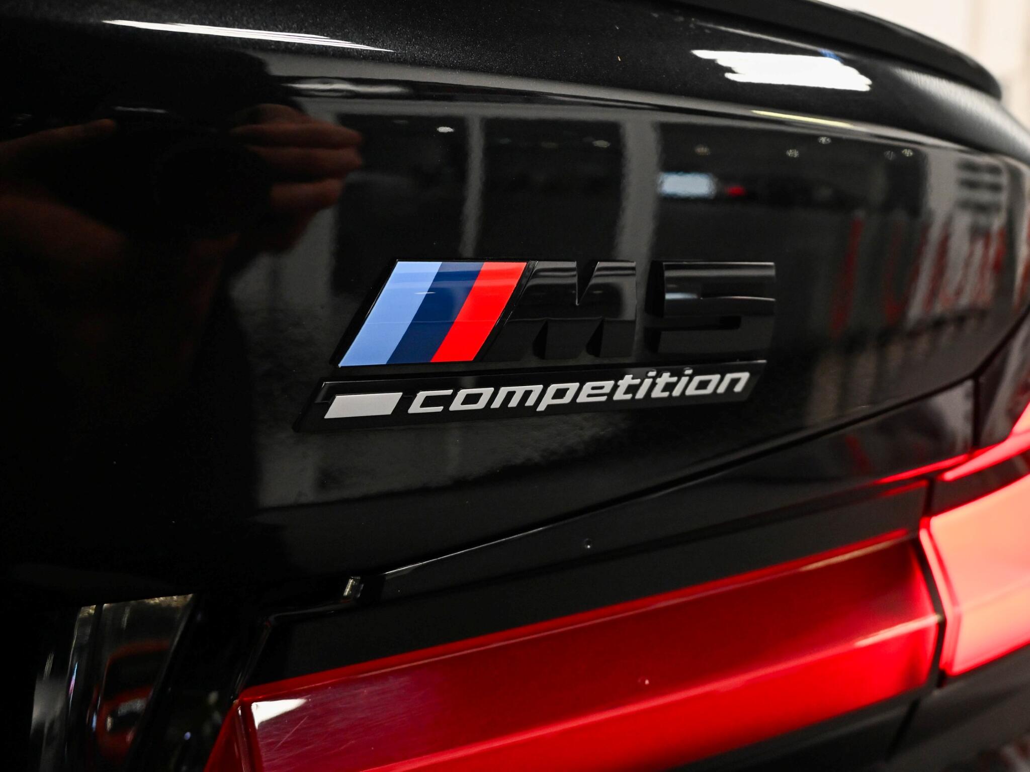 BMW M5 view 9