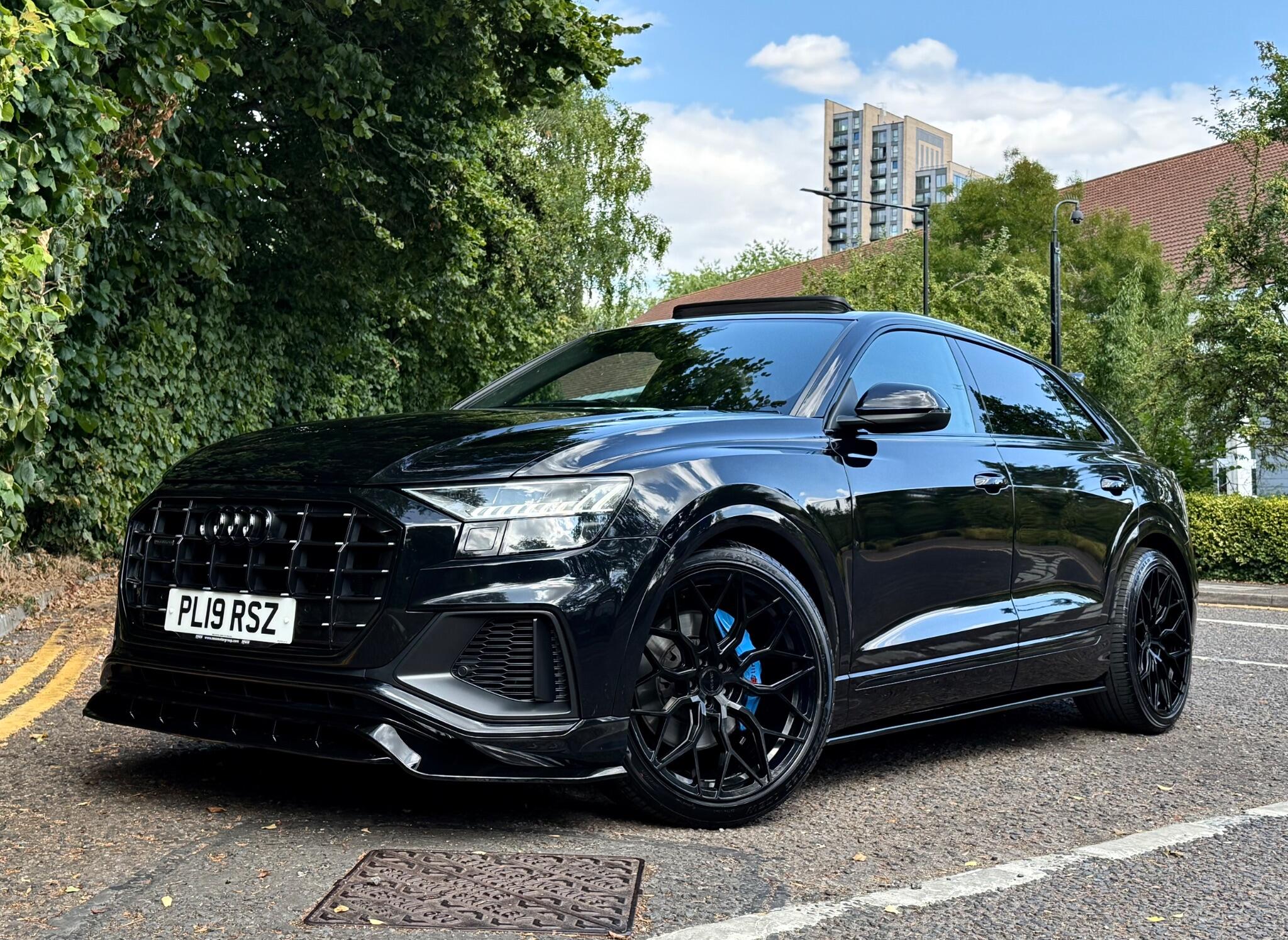 Audi Q8 view 22
