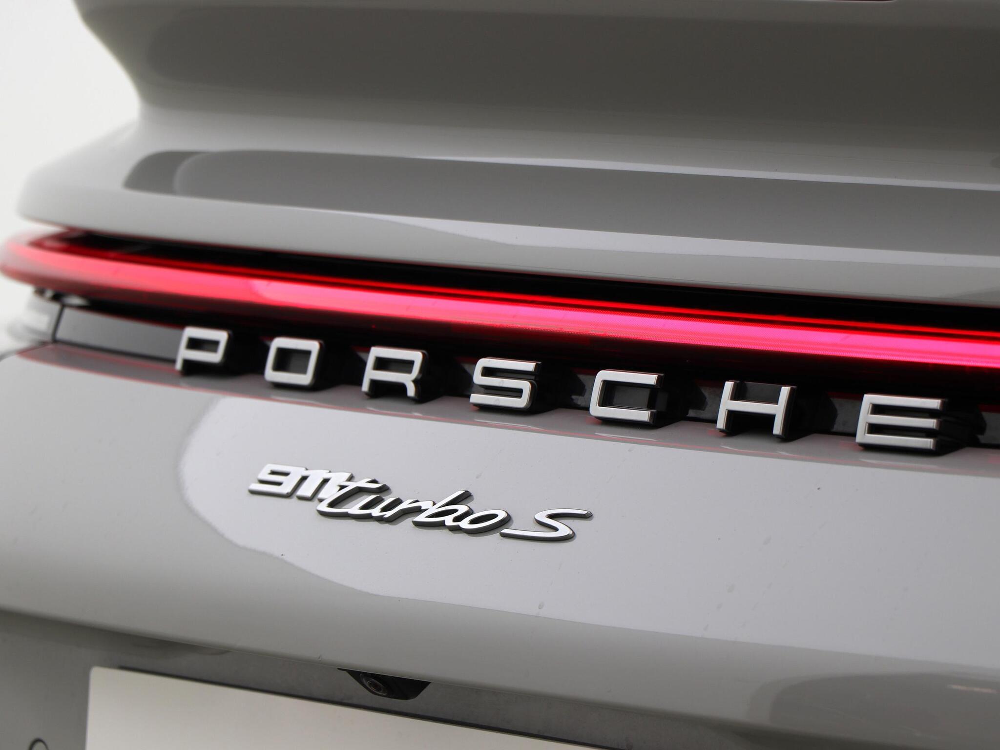 Porsche 911 view 23