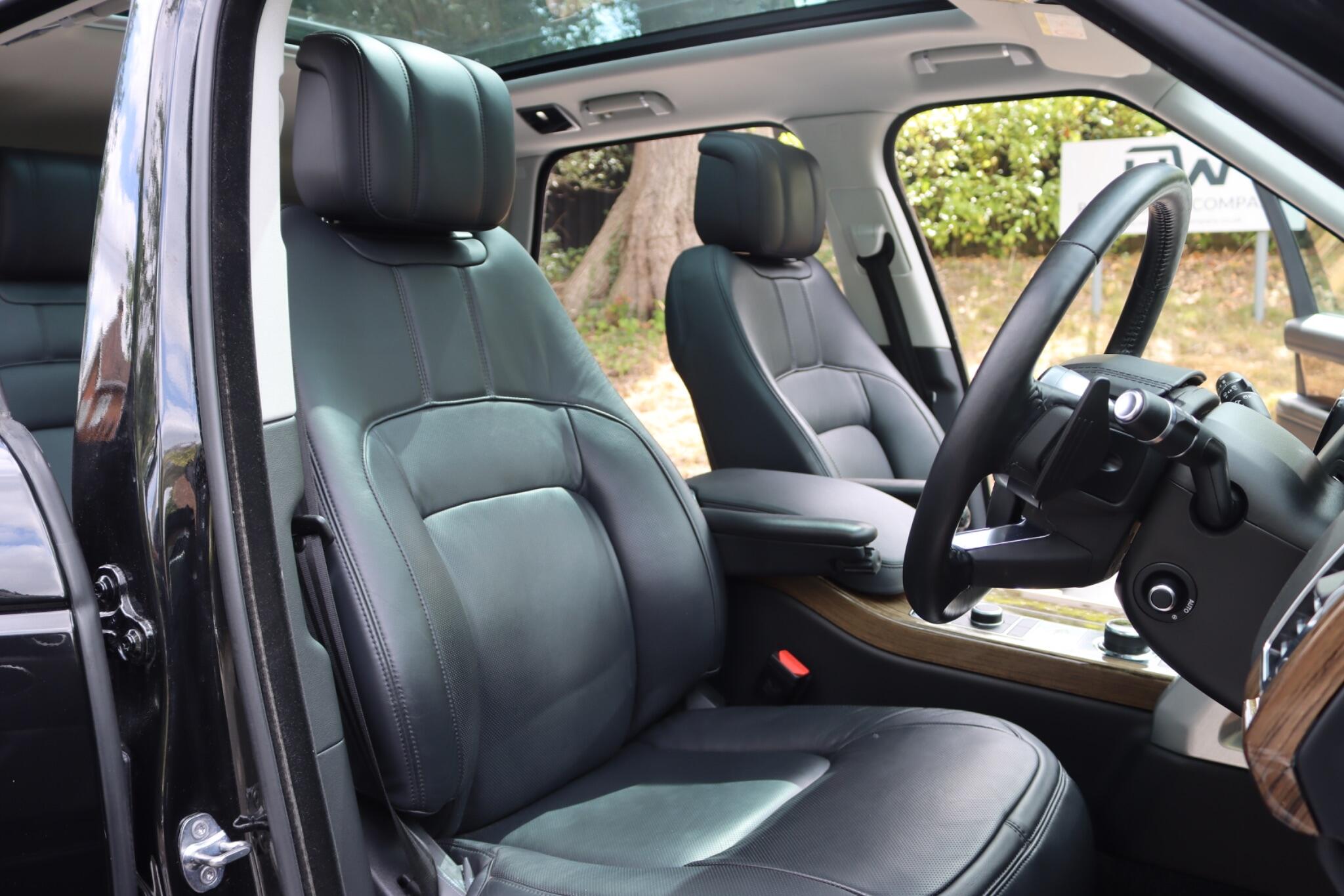 Land Rover Range Rover view 18