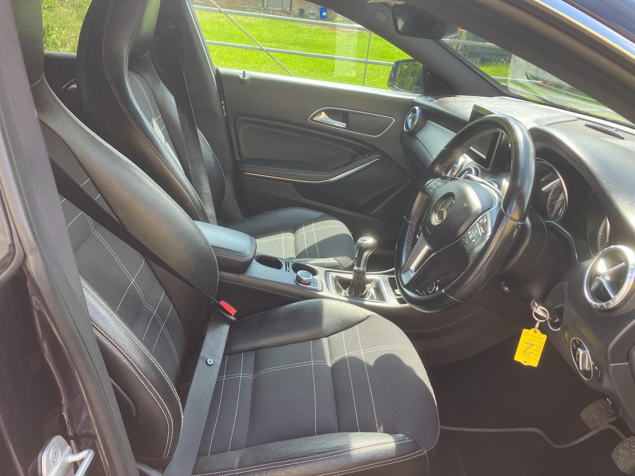 Mercedes-Benz Cla view 10