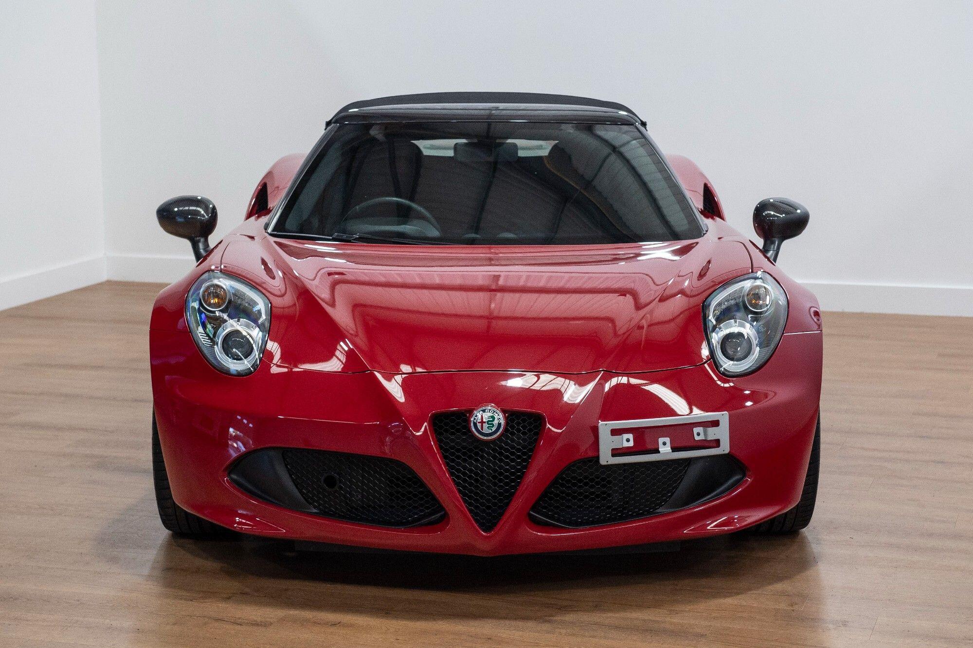 Alfa Romeo 4C view 7