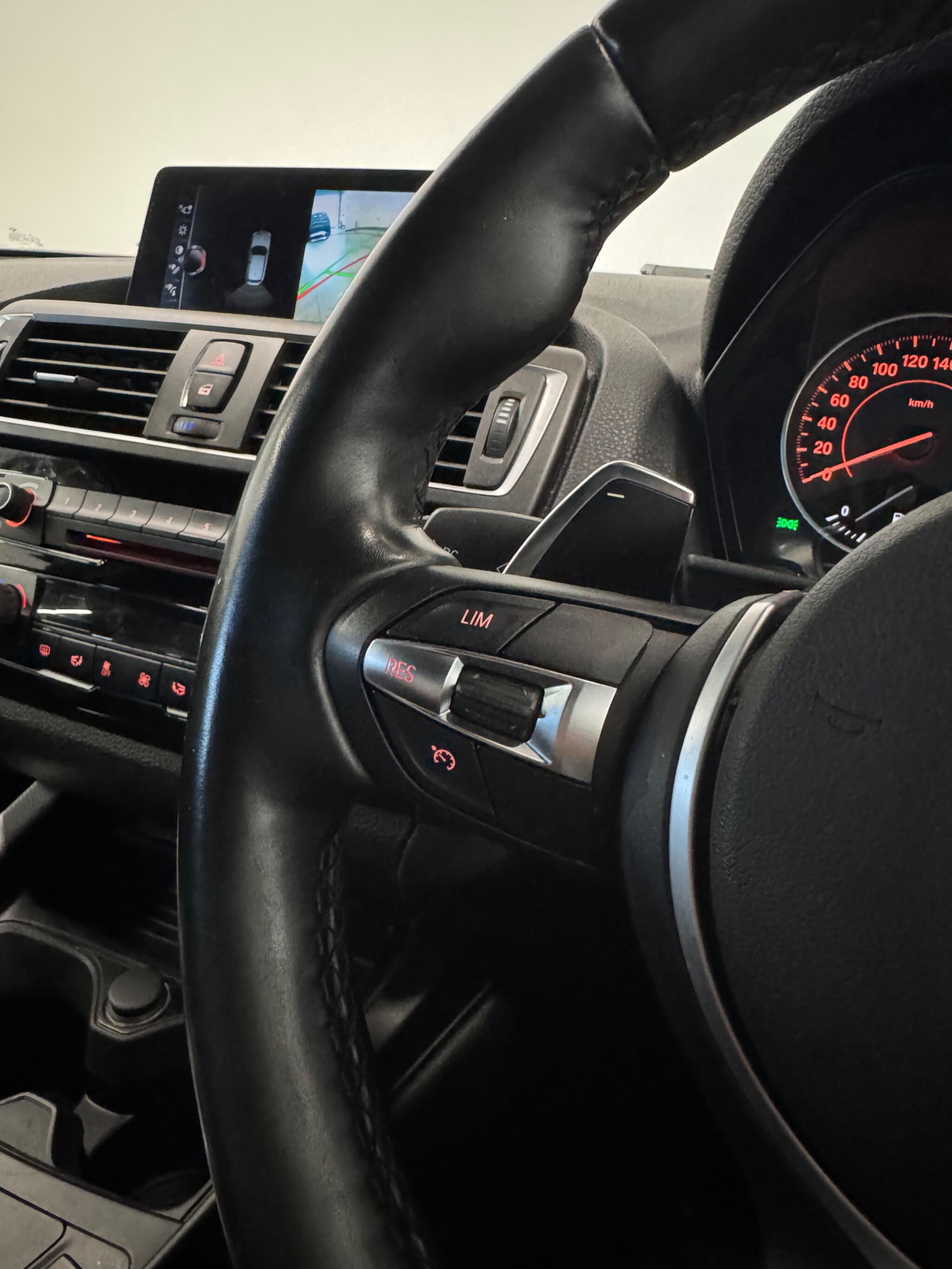 BMW 1 Series view 25