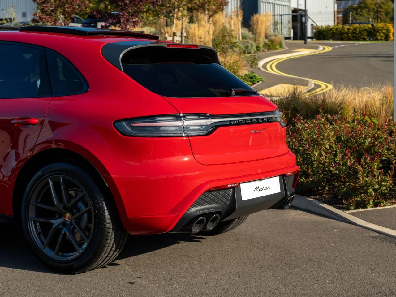 Porsche Macan view 16