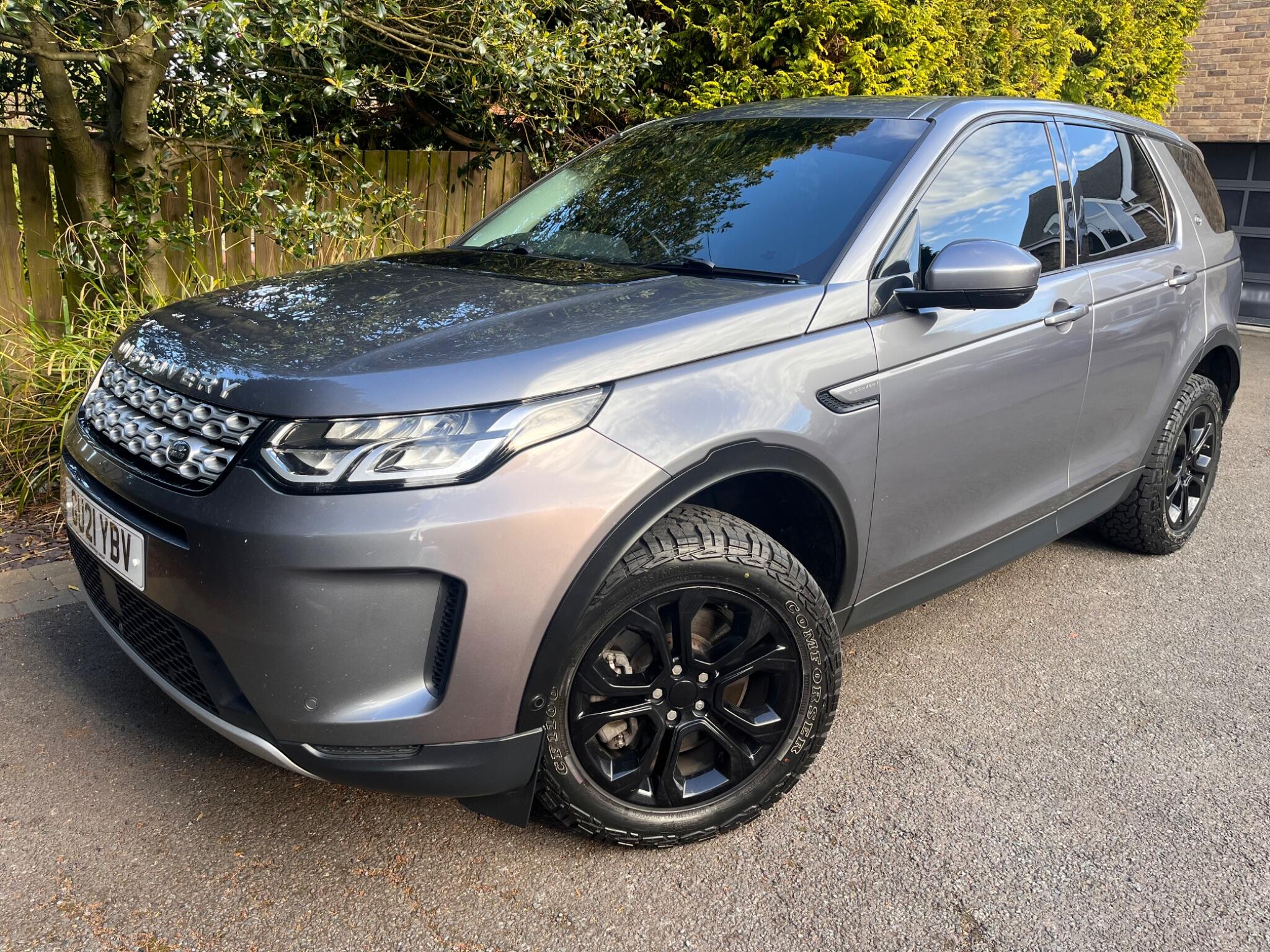 Land Rover Discovery Sport view 3