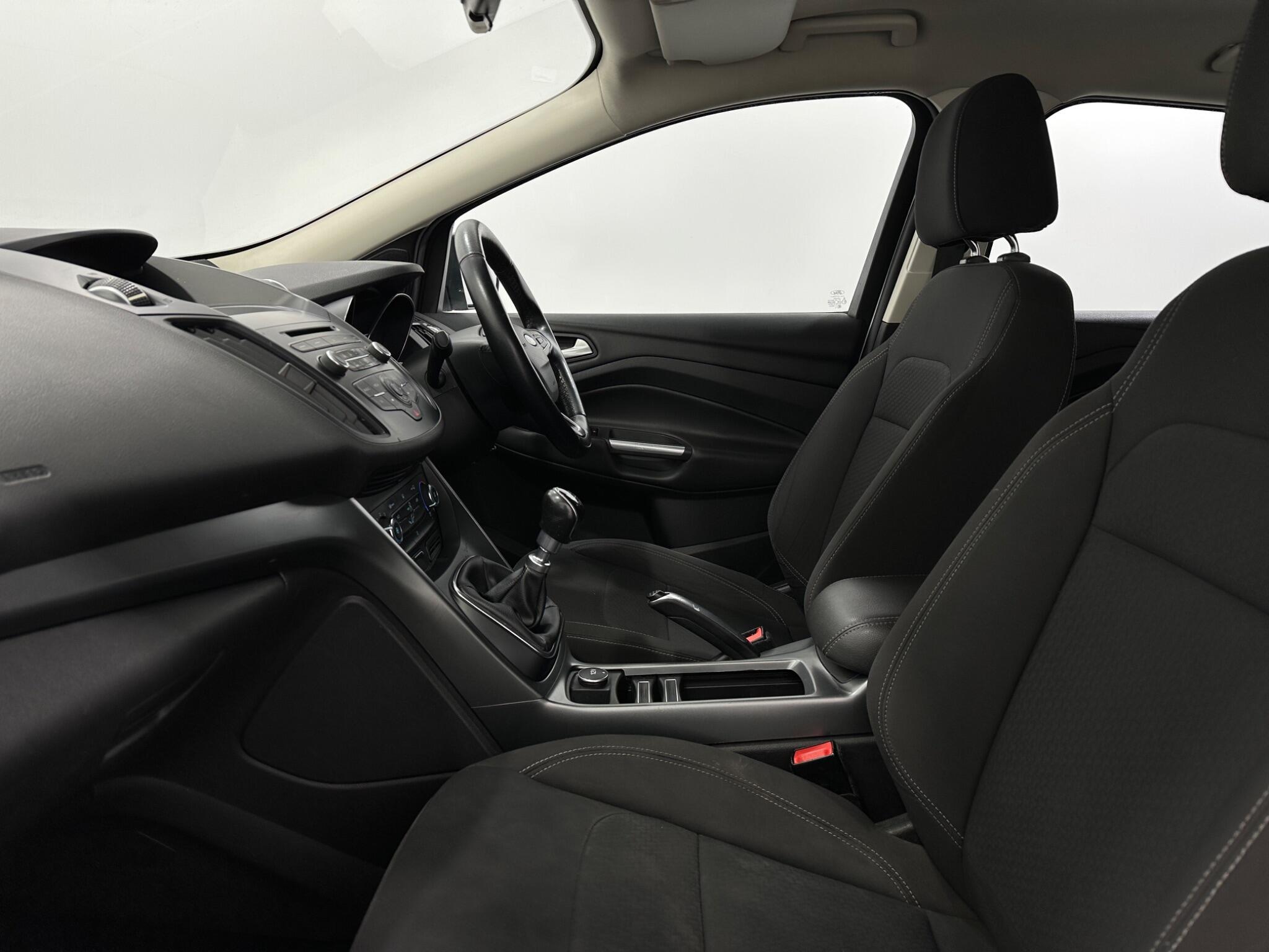 Ford Kuga view 34