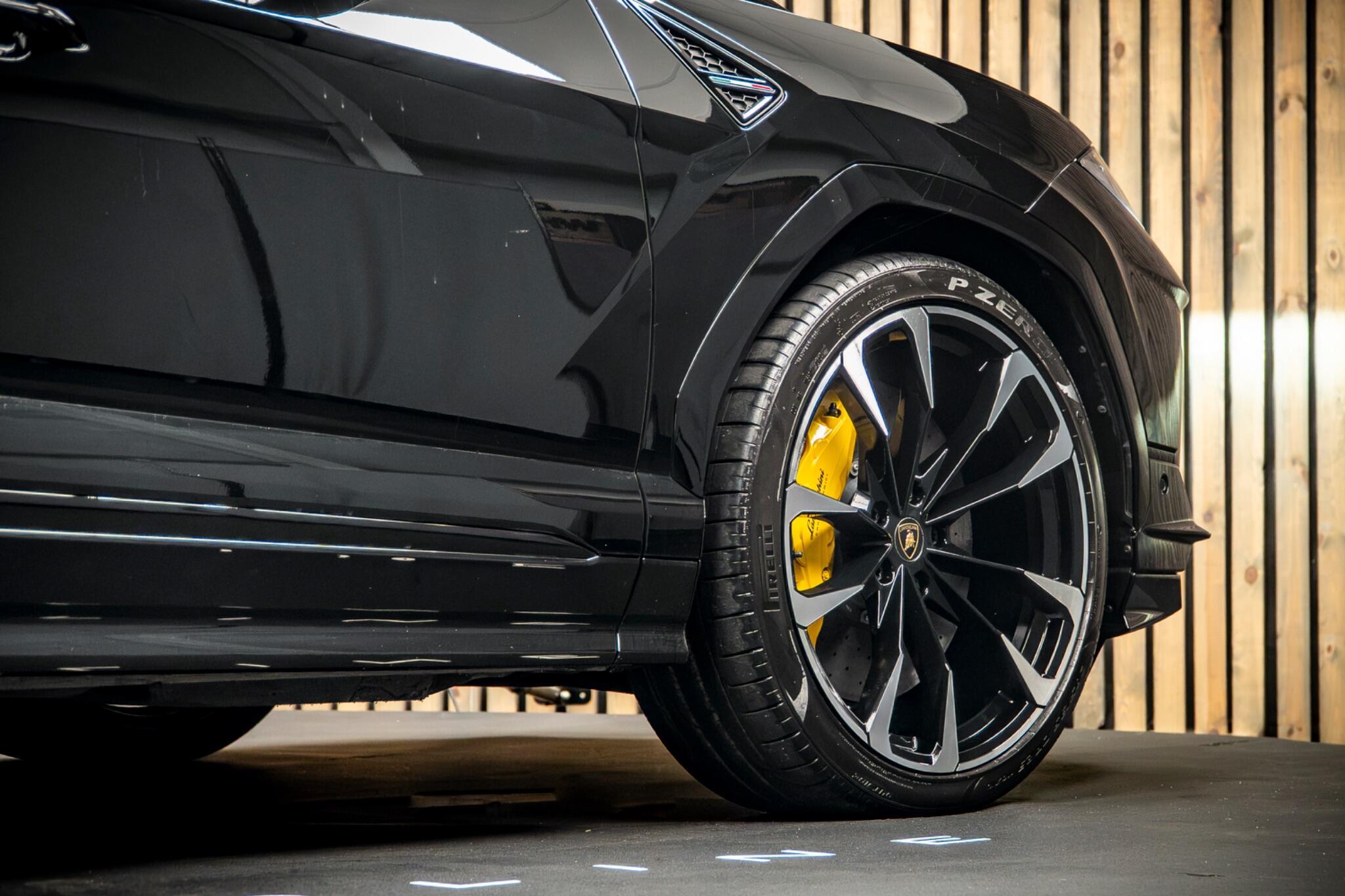 Lamborghini Urus view 14