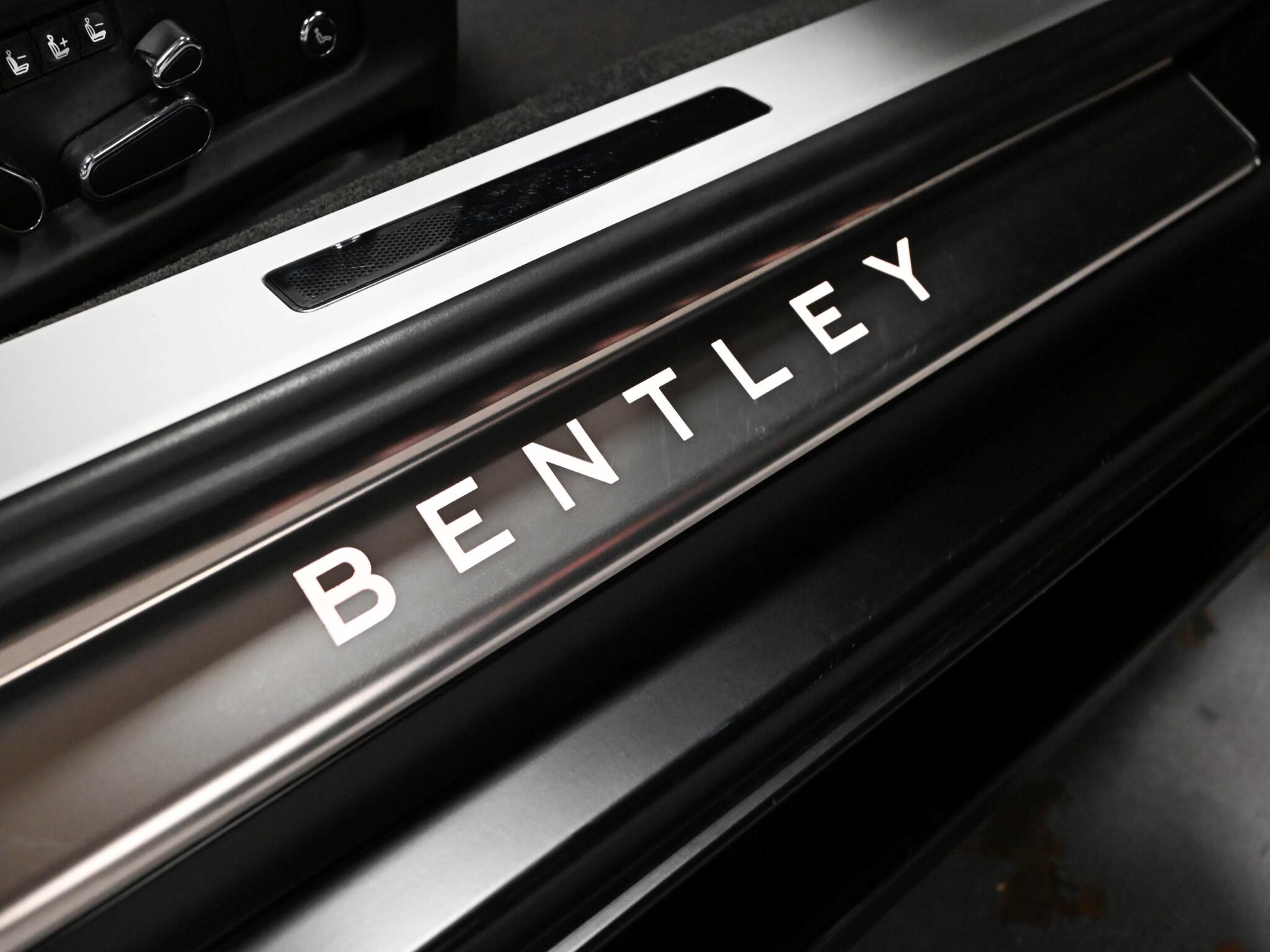 Bentley Continental view 12