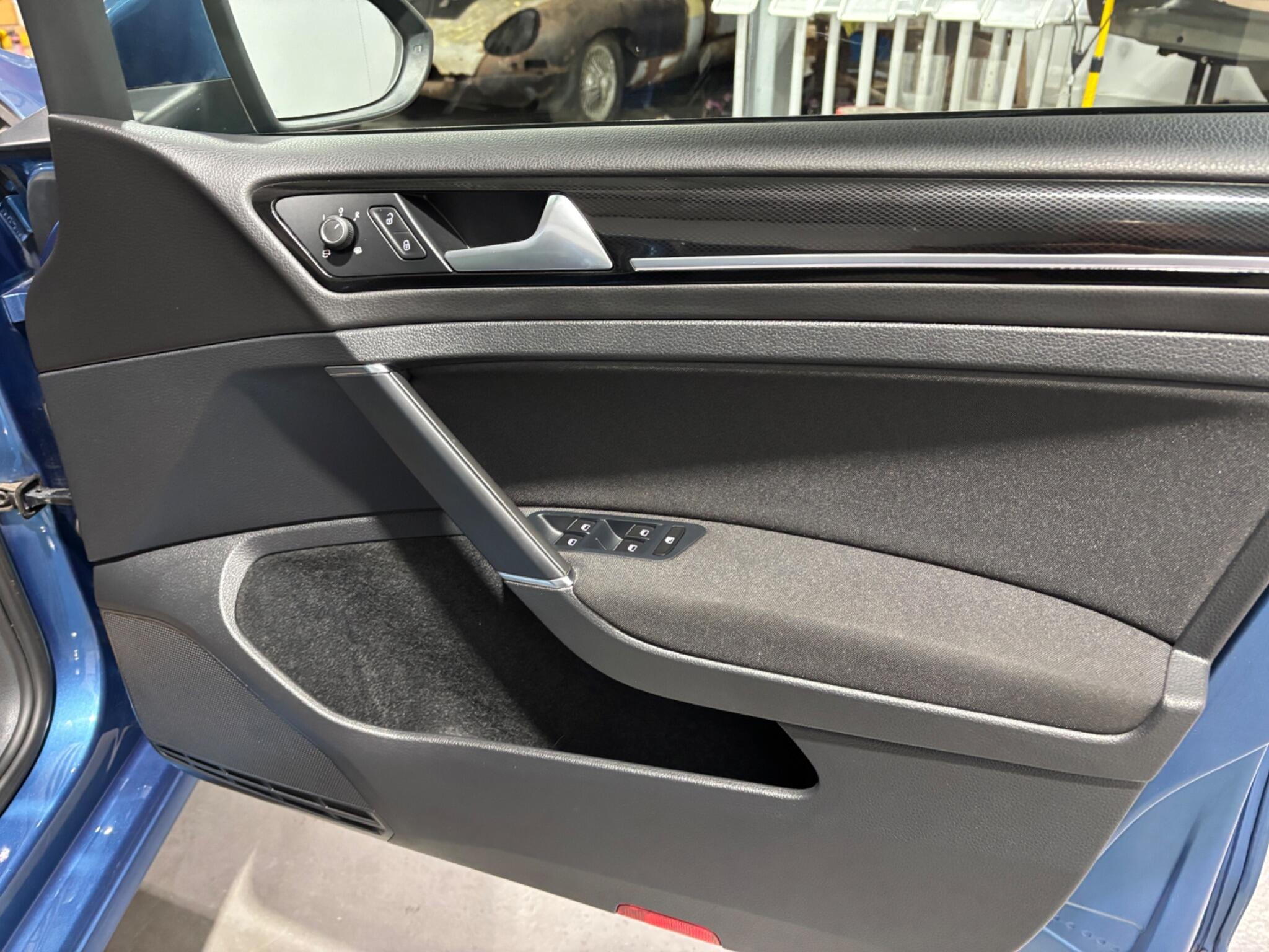 Volkswagen Golf view 19