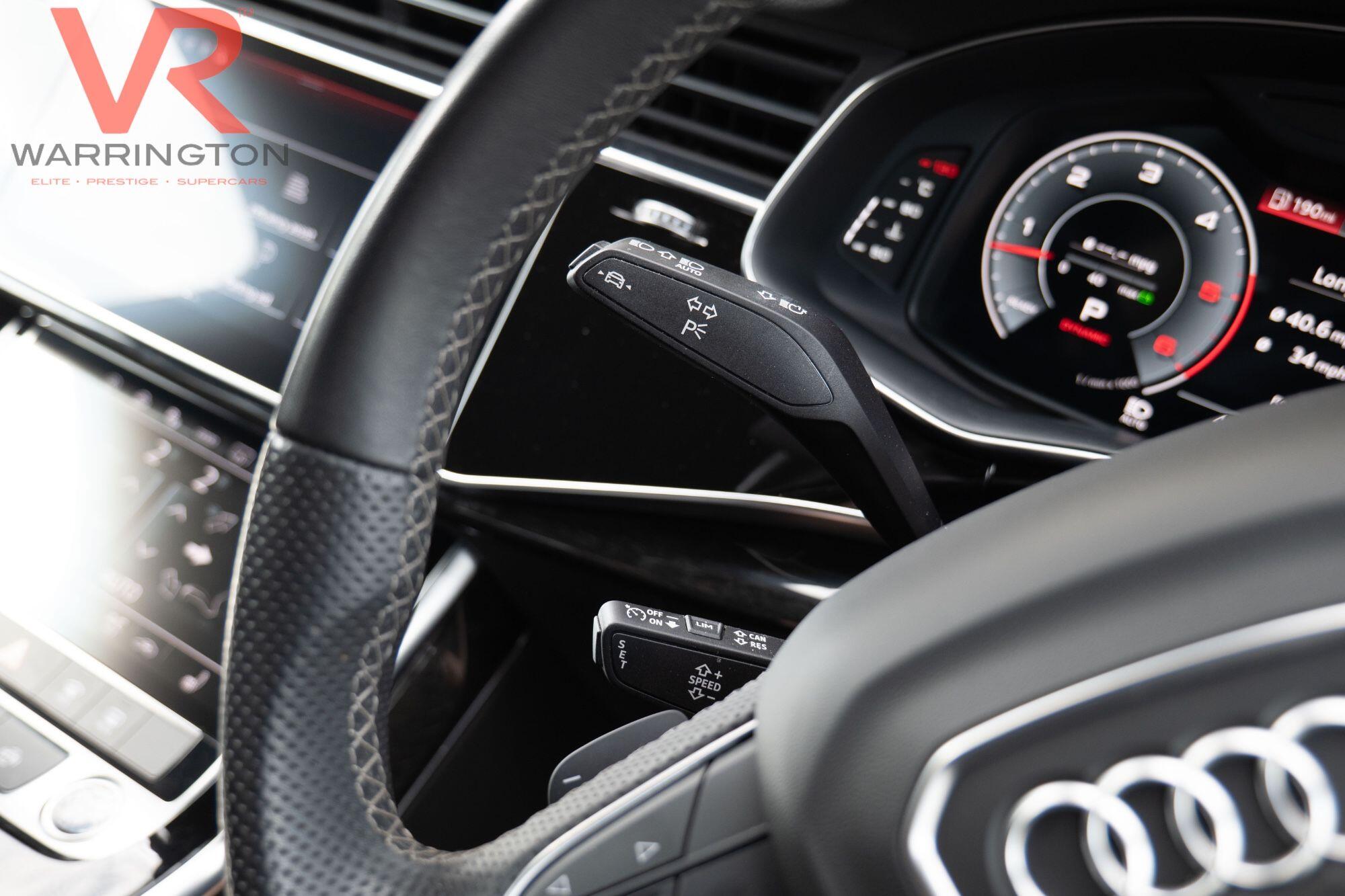 Audi Q7 view 10