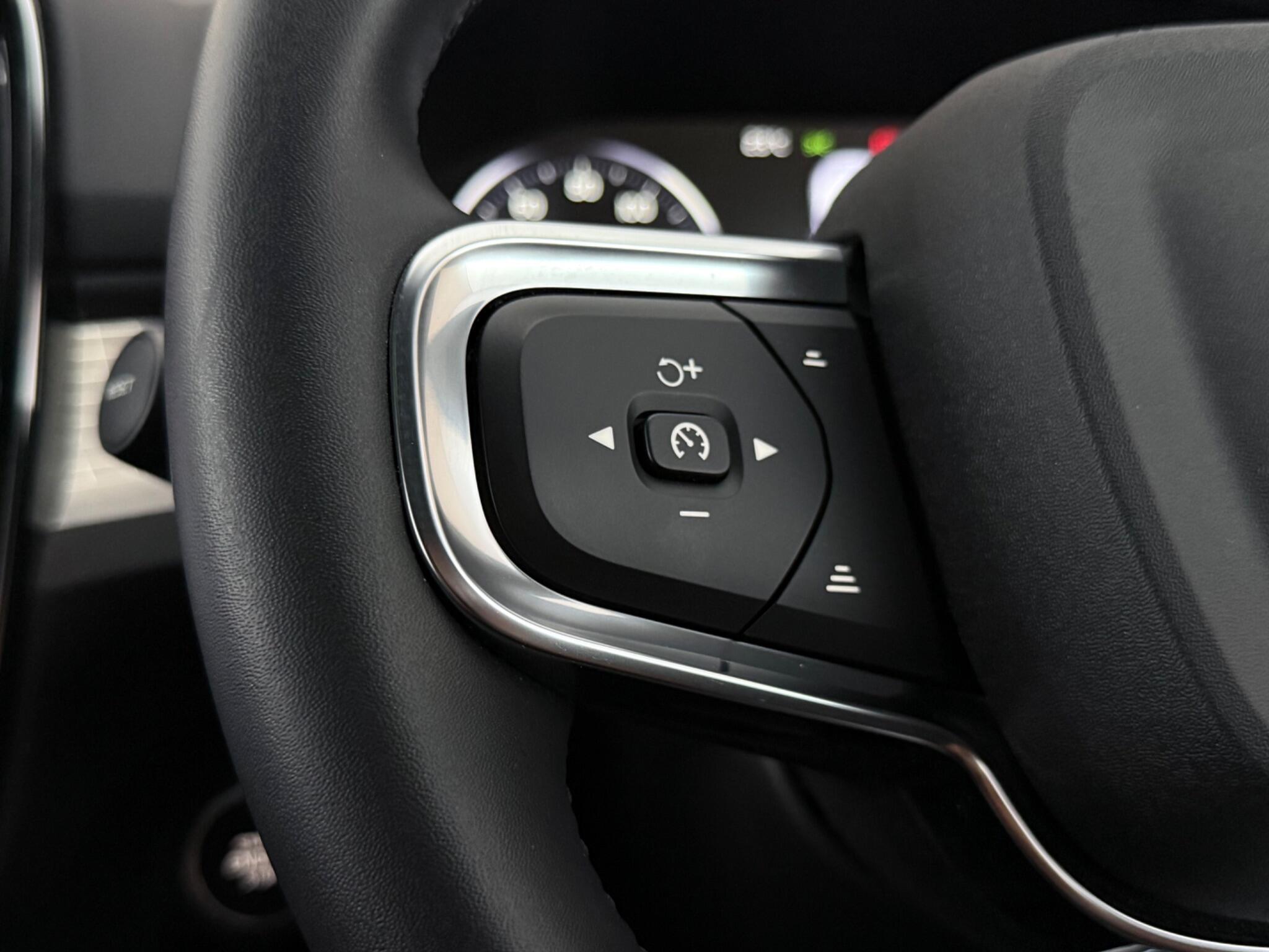 Volvo XC40 view 14