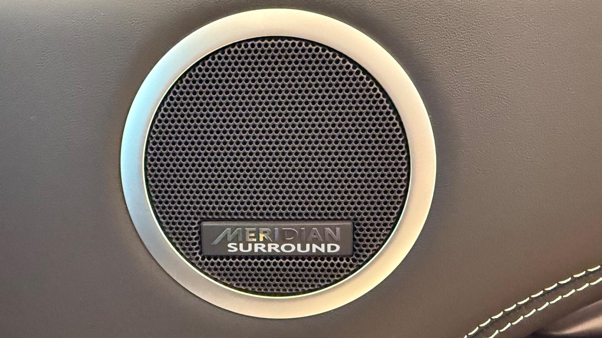 Land Rover Discovery view 14