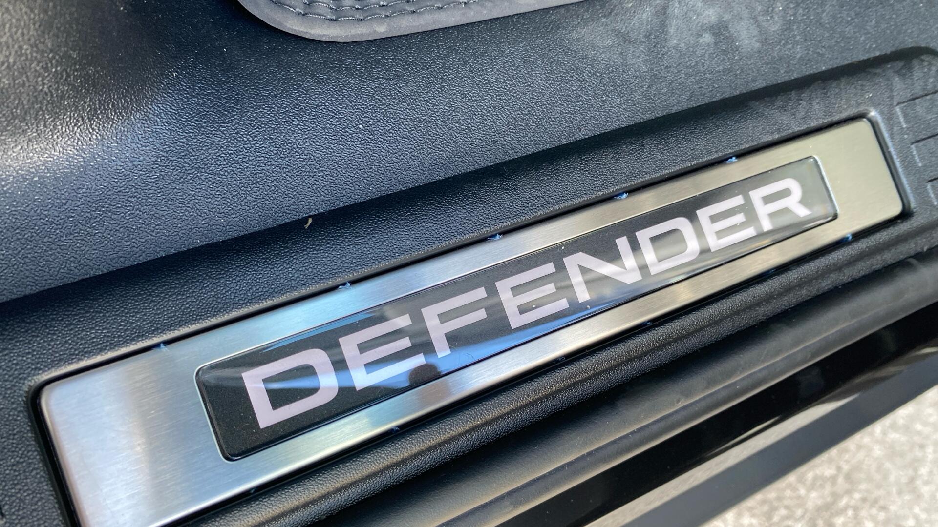 Land Rover Defender view 32
