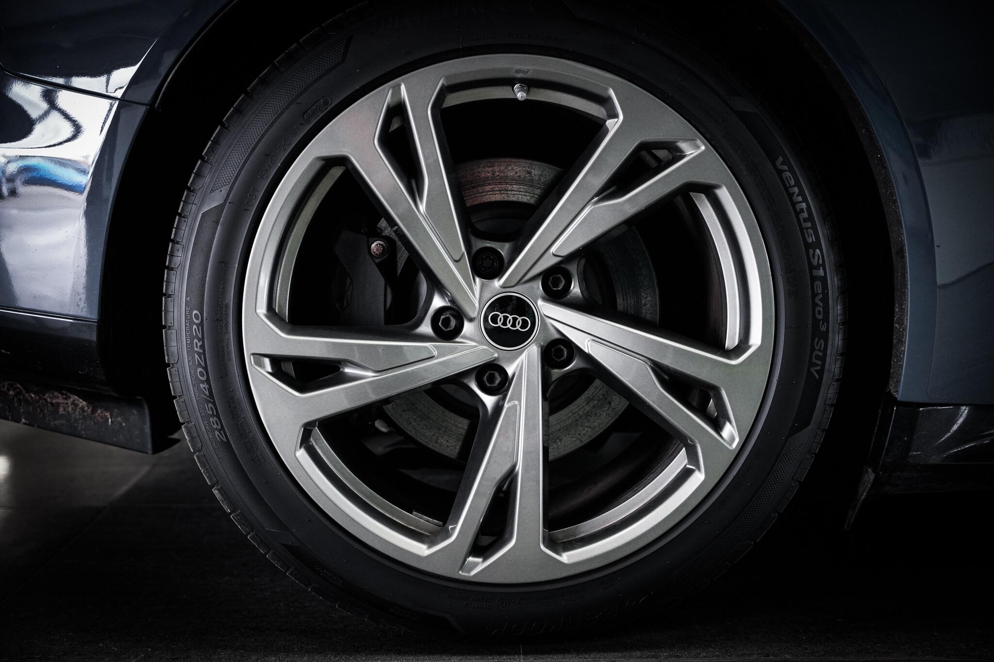 Audi e-tron GT view 28