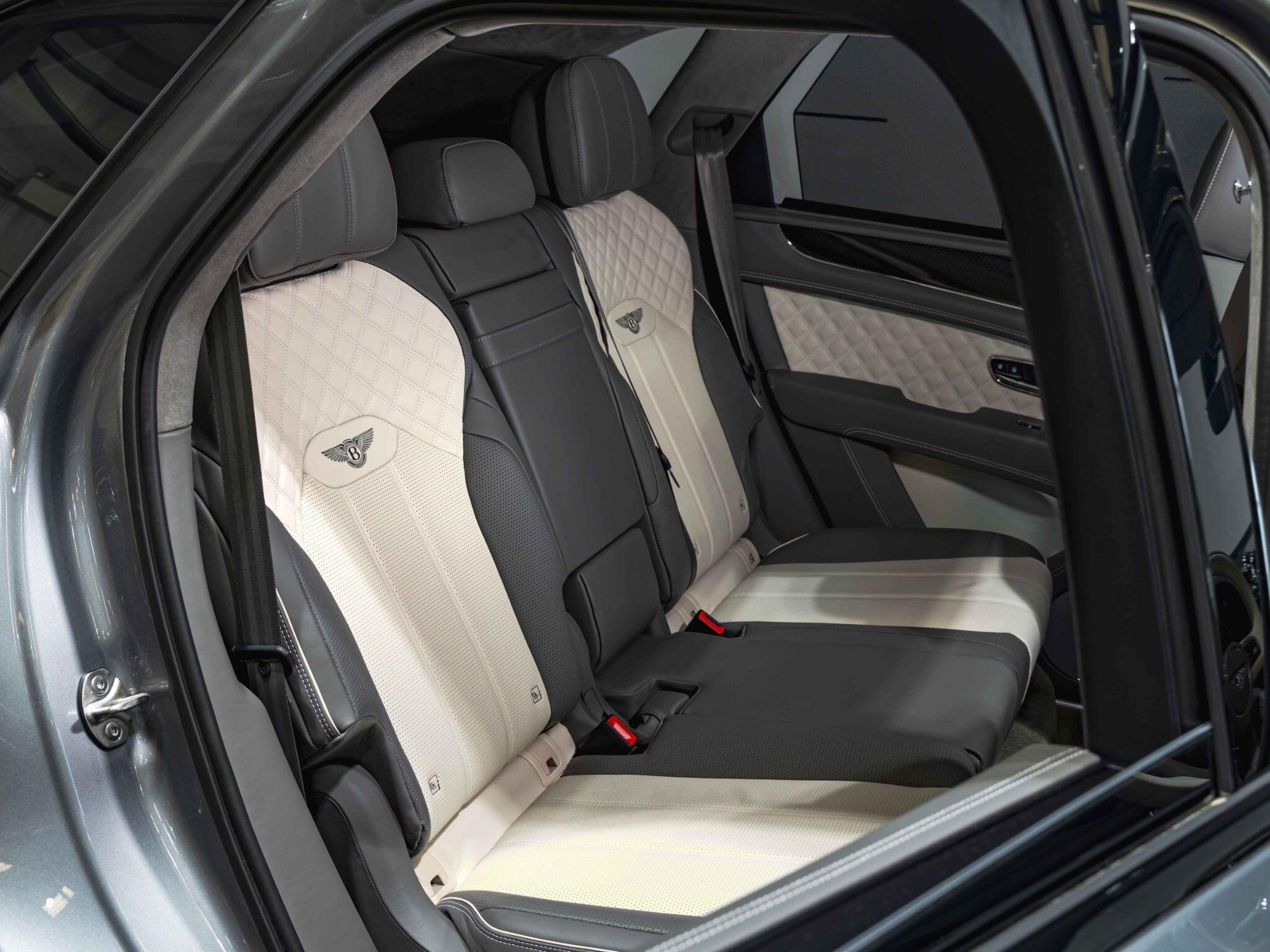 Bentley Bentayga view 33