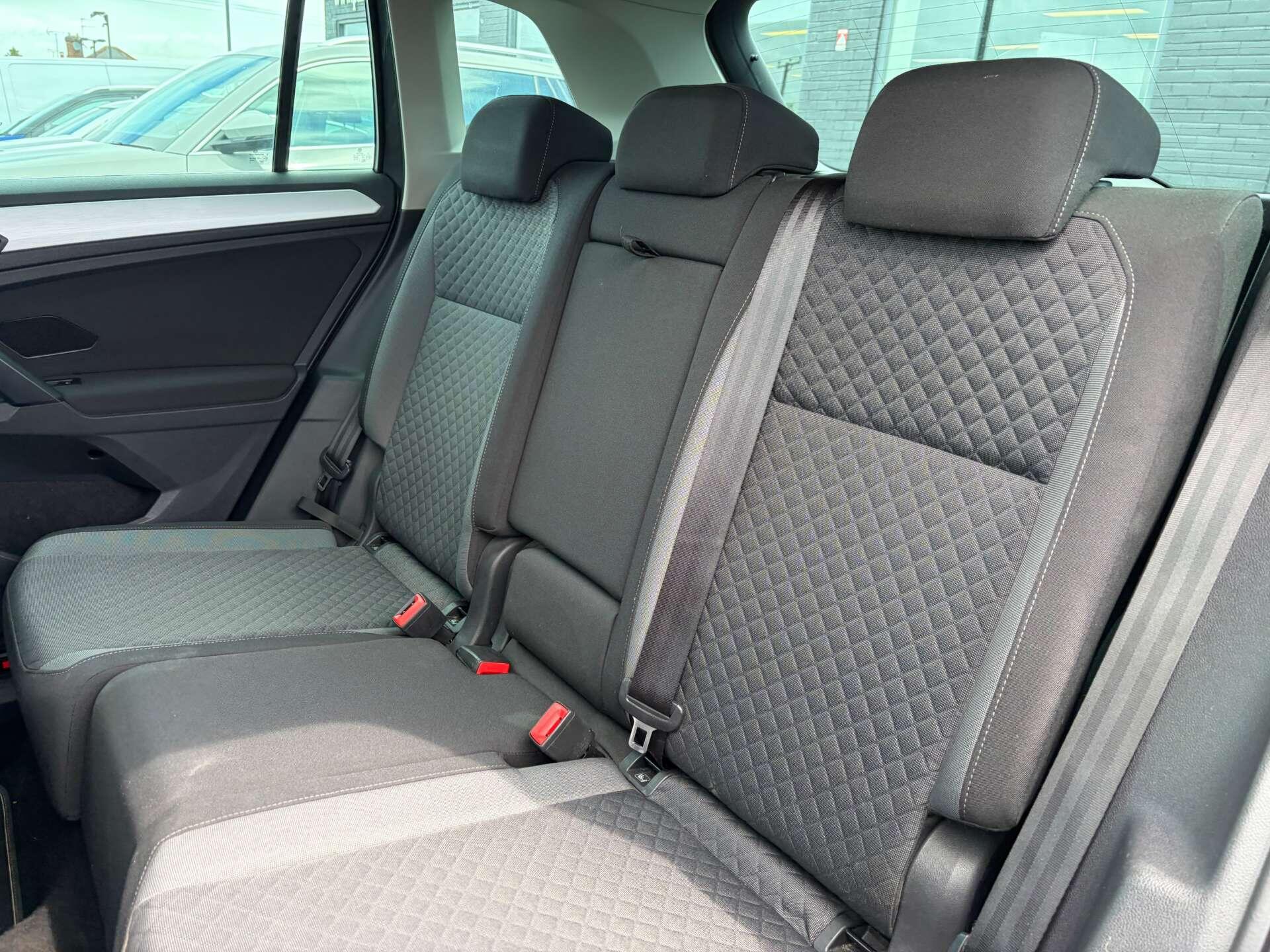 Volkswagen Tiguan view 23