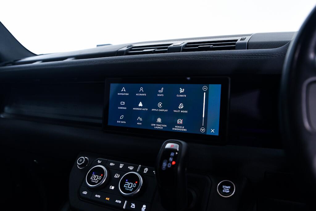 Land Rover Defender view 22