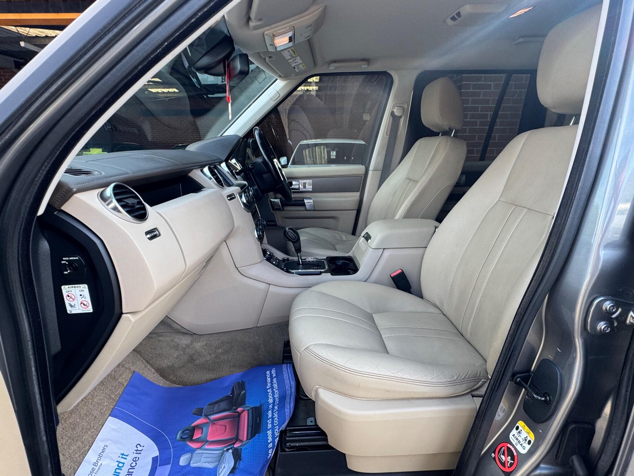 Land Rover Discovery 4 view 6