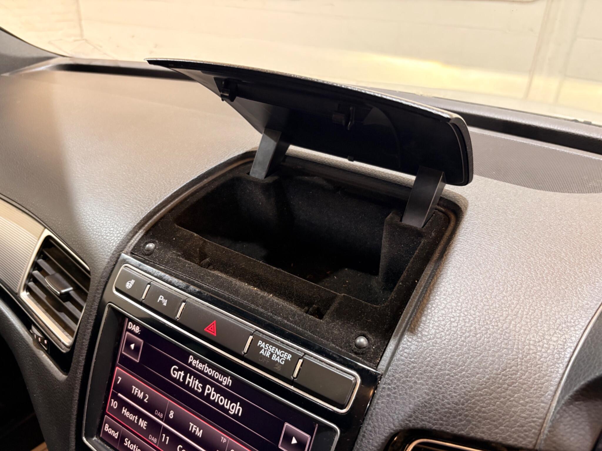 Volkswagen Touareg view 19