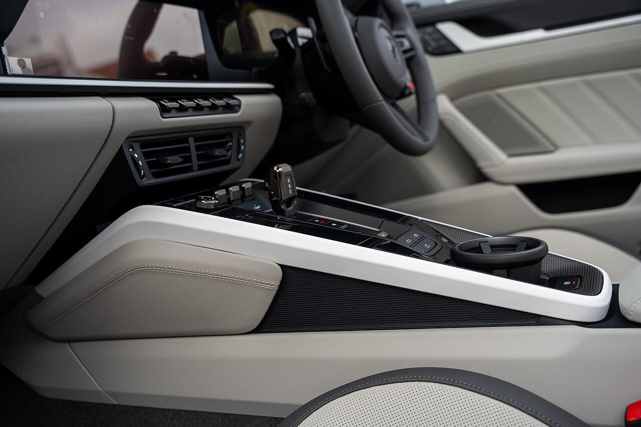 Porsche 911 view 90