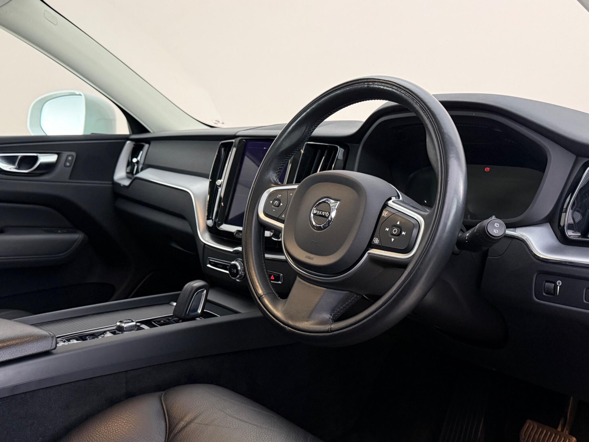 Volvo XC60 view 3