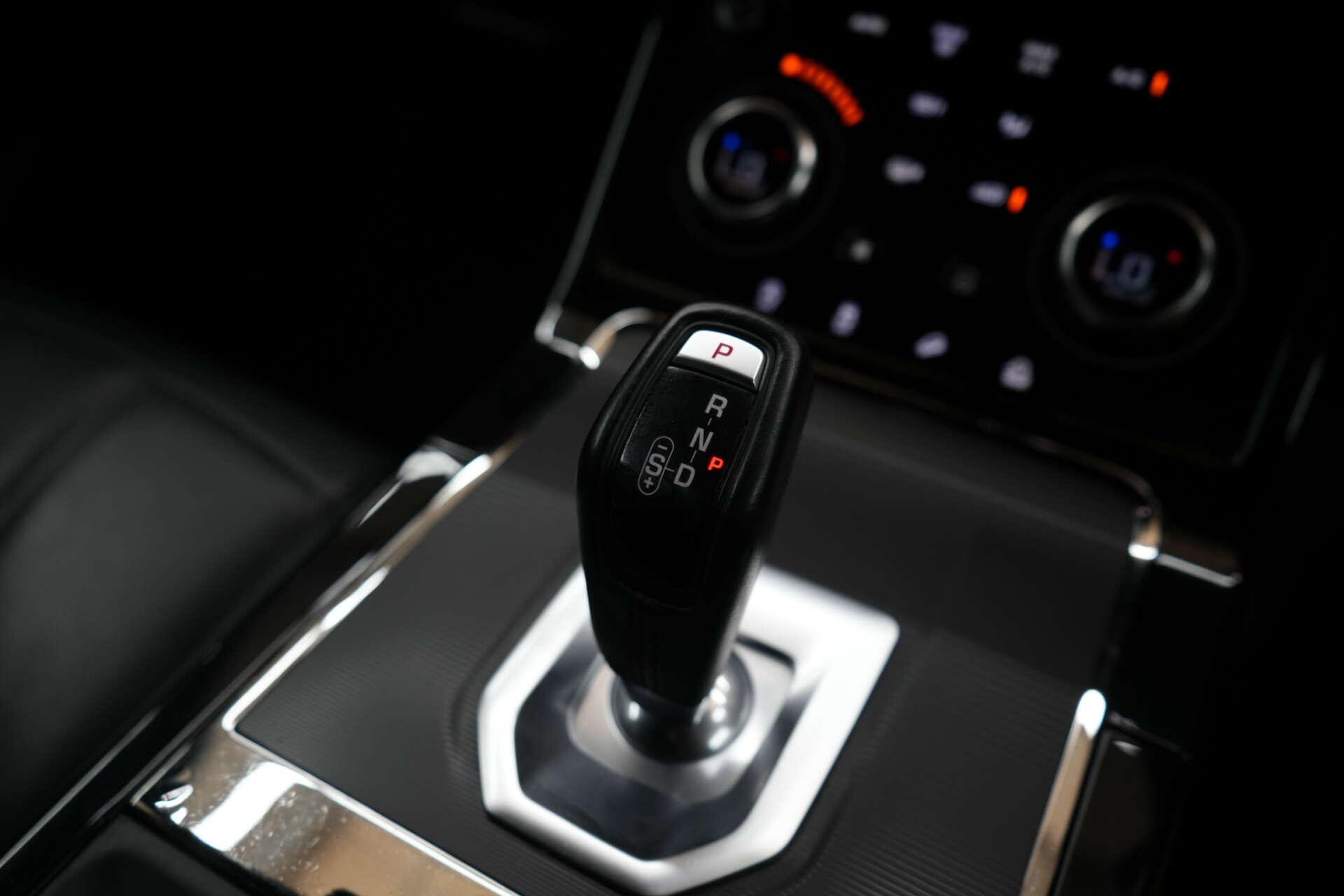 Land Rover Range Rover Evoque view 26